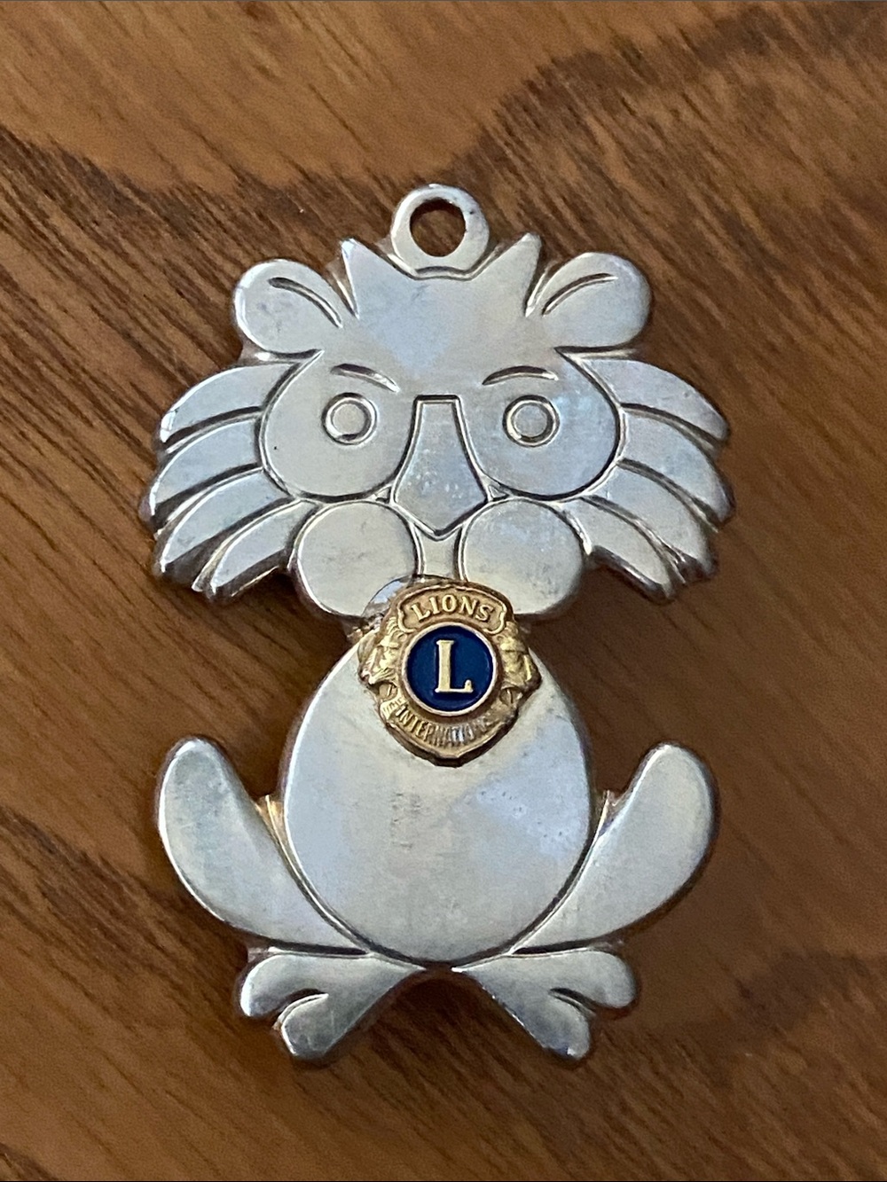 Lions 🦁 club international lion figure vintage brooch or pendant